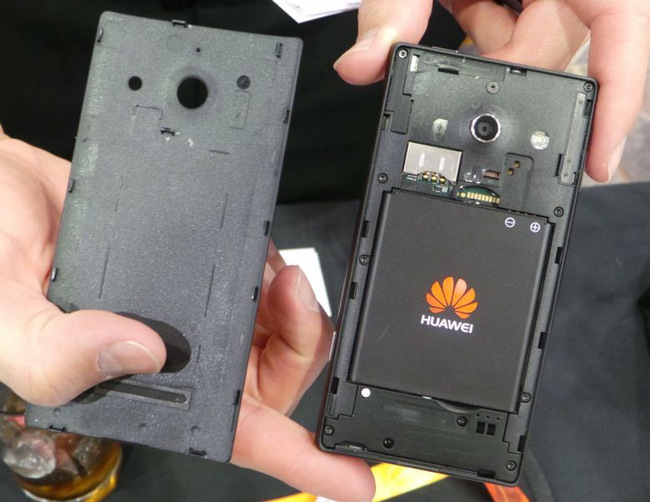 DH_Knight_Huawei_Ascend_W1_4.jpg