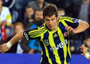 emre_belozoglu_555.jpg