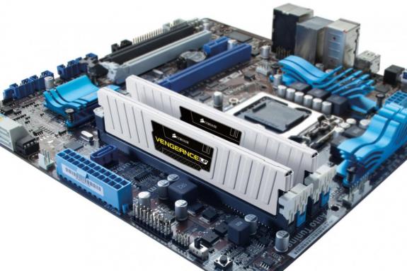 corsairarcticwhitevengeancelpddr3dc01-dh-fx57.jpg