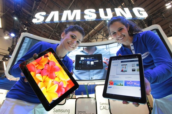 samsung-galaxy-tab-101-girls110711122553.jpg