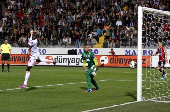 muslera8400.jpg